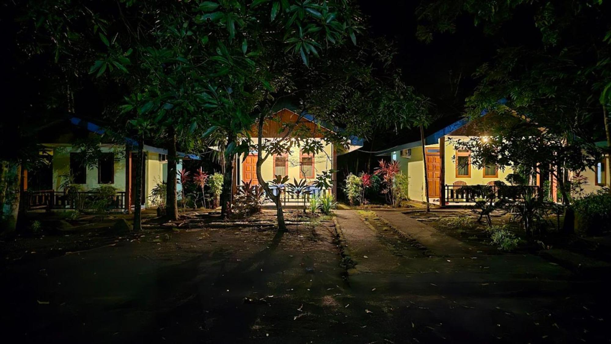 Hotel Tangkoko Macaca Rinondoran Exterior foto